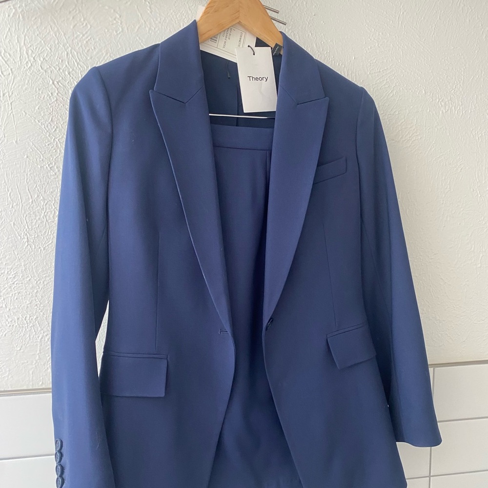 Theory nwt blue wool skirt suit size 2.